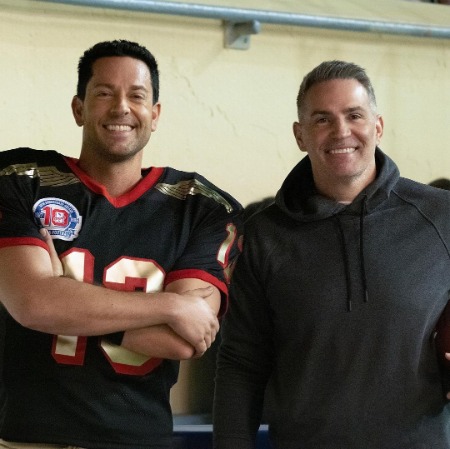 Kurt Warner with the main cast of American Underdog Zachary Levi.